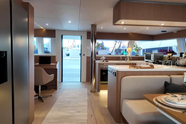 Charter Yacht SNAPDRAGON - Bali 5.8 - 4 Cabins - Nassau - Exumas - Bahamas