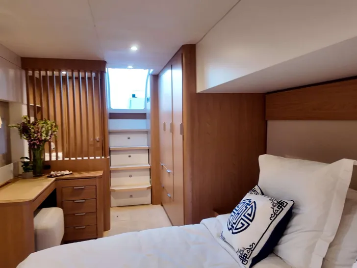 SNAPDRAGON Bali 5.8 - master cabin vanity and work space SNAPDRAGON Bali 5.8 - master cabin vanity and work space