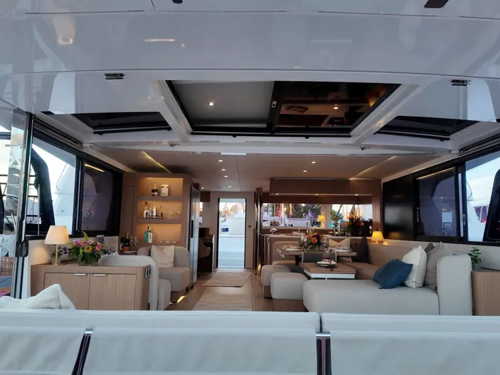 SNAPDRAGON Bali 5.8 - saloon view from the aft seating SNAPDRAGON Bali 5.8 - saloon view from the aft seating