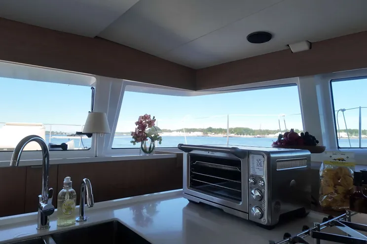 Charter Yacht SNAPDRAGON - Bali 5.8 - 4 Cabins - Nassau - Exumas - Bahamas