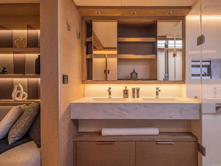 TRIWING ENDOR Summer Lagoon Sixty5 - VIP cabin bathroom TRIWING ENDOR Summer Lagoon Sixty5 - VIP cabin bathroom