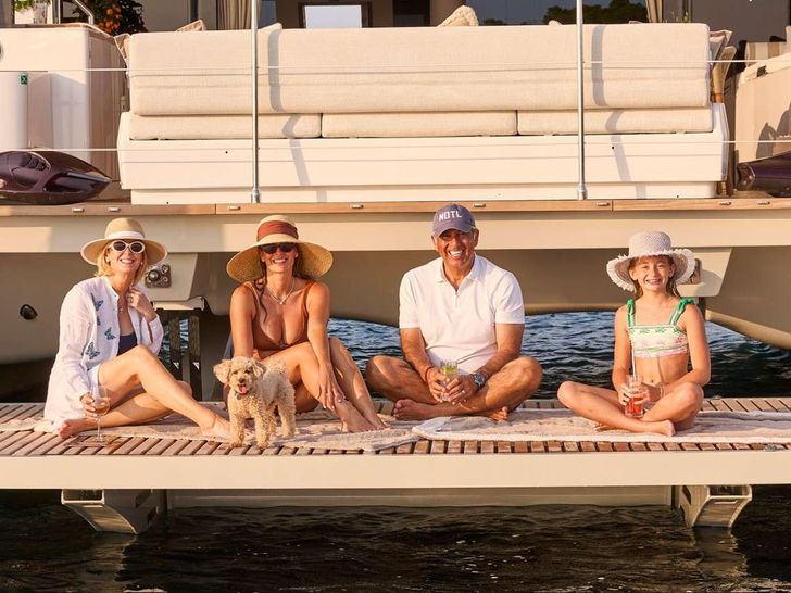 SPICE OF LIFE Sunreef 60 - guests on the aft deck SPICE OF LIFE Sunreef 60 - guests on the aft deck
