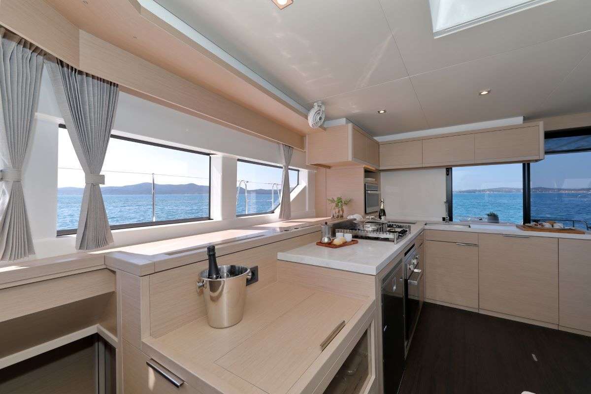 CHAMPAGNE PLEASE Lagoon 55 - galley close up
