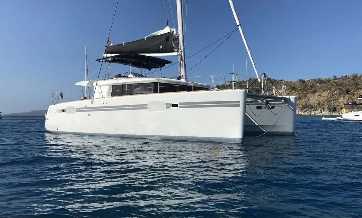 SOMEWHERE Lagoon 450F - profile