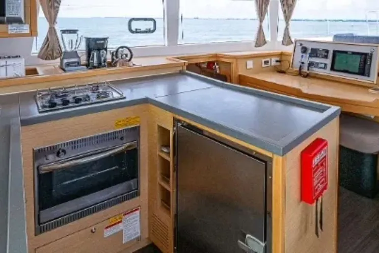 Charter Yacht SOMEWHERE - Lagoon 450F - 4 Cabins - Nassau - Exumas - Bahamas