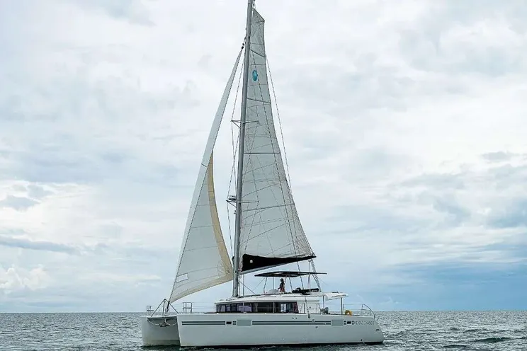 Charter Yacht SOMEWHERE - Lagoon 450F - 4 Cabins - Nassau - Exumas - Bahamas