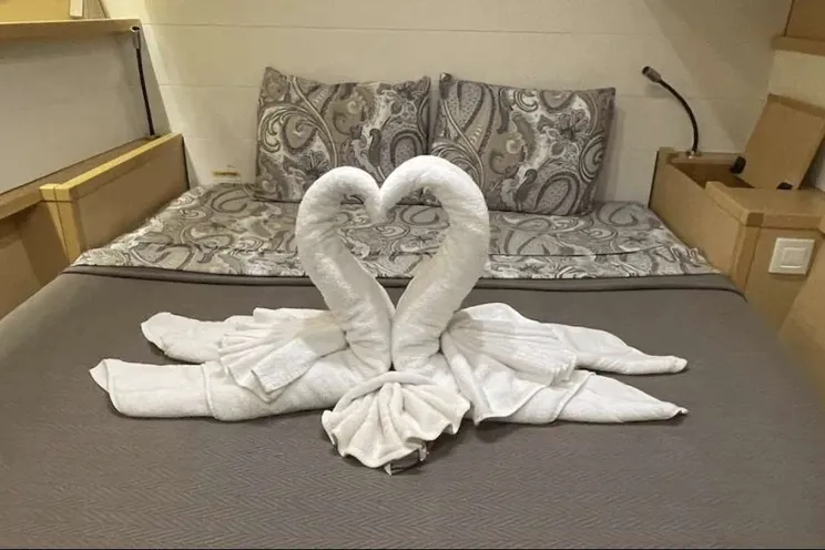 Charter Yacht SOMEWHERE - Lagoon 450F - 4 Cabins - Nassau - Exumas - Bahamas