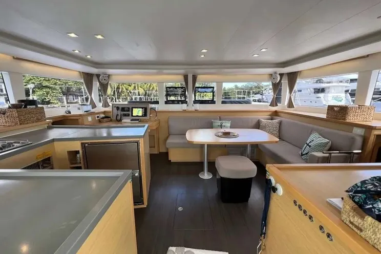 Charter Yacht SOMEWHERE - Lagoon 450F - 4 Cabins - Nassau - Exumas - Bahamas