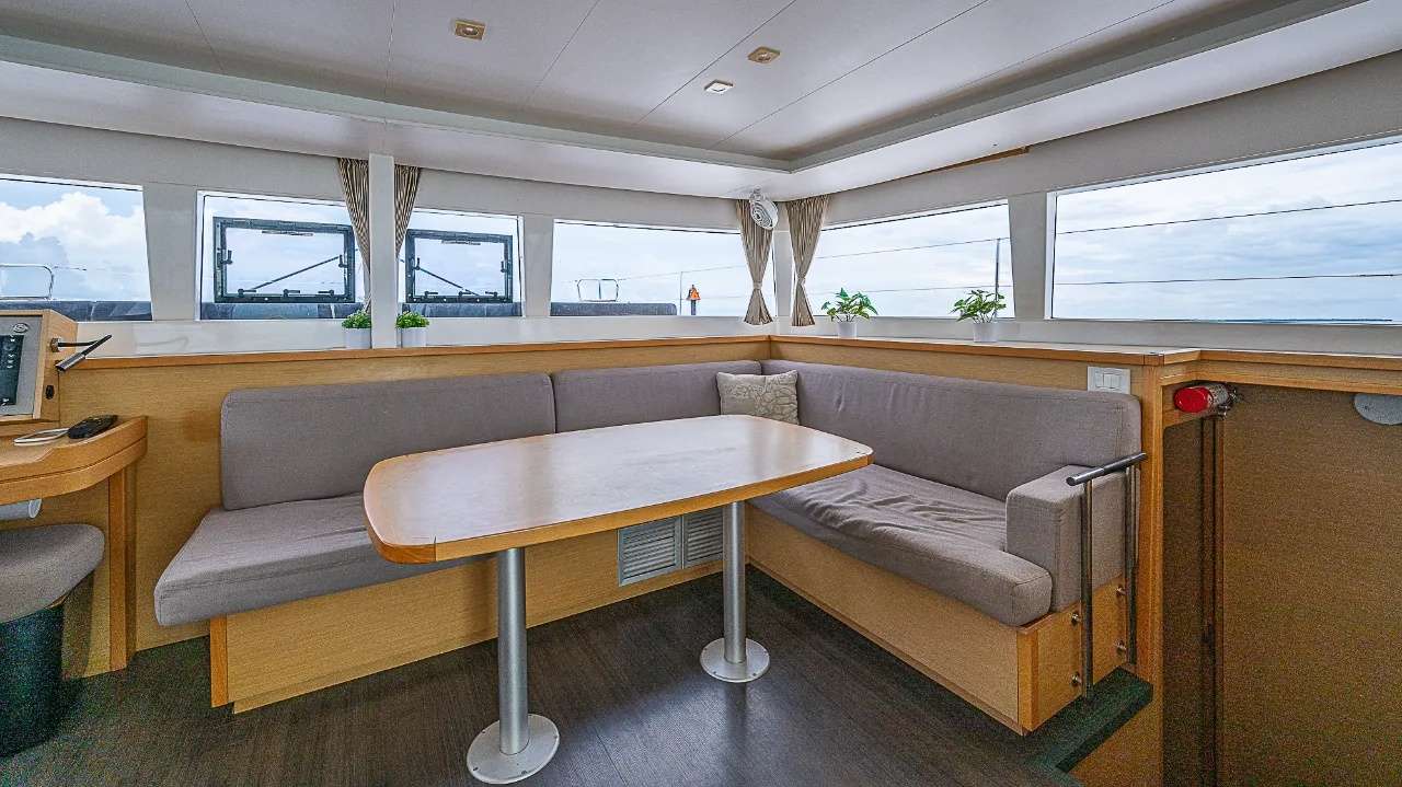SOMEWHERE Lagoon 450F - saloon dining area