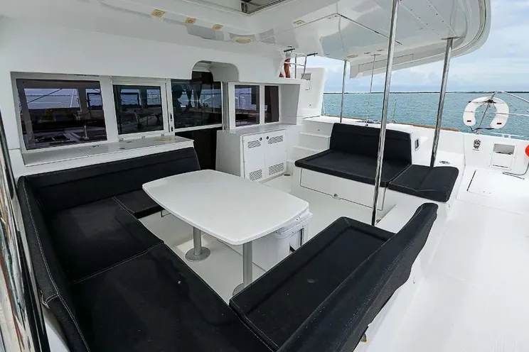 Charter Yacht SOMEWHERE - Lagoon 450F - 4 Cabins - Nassau - Exumas - Bahamas