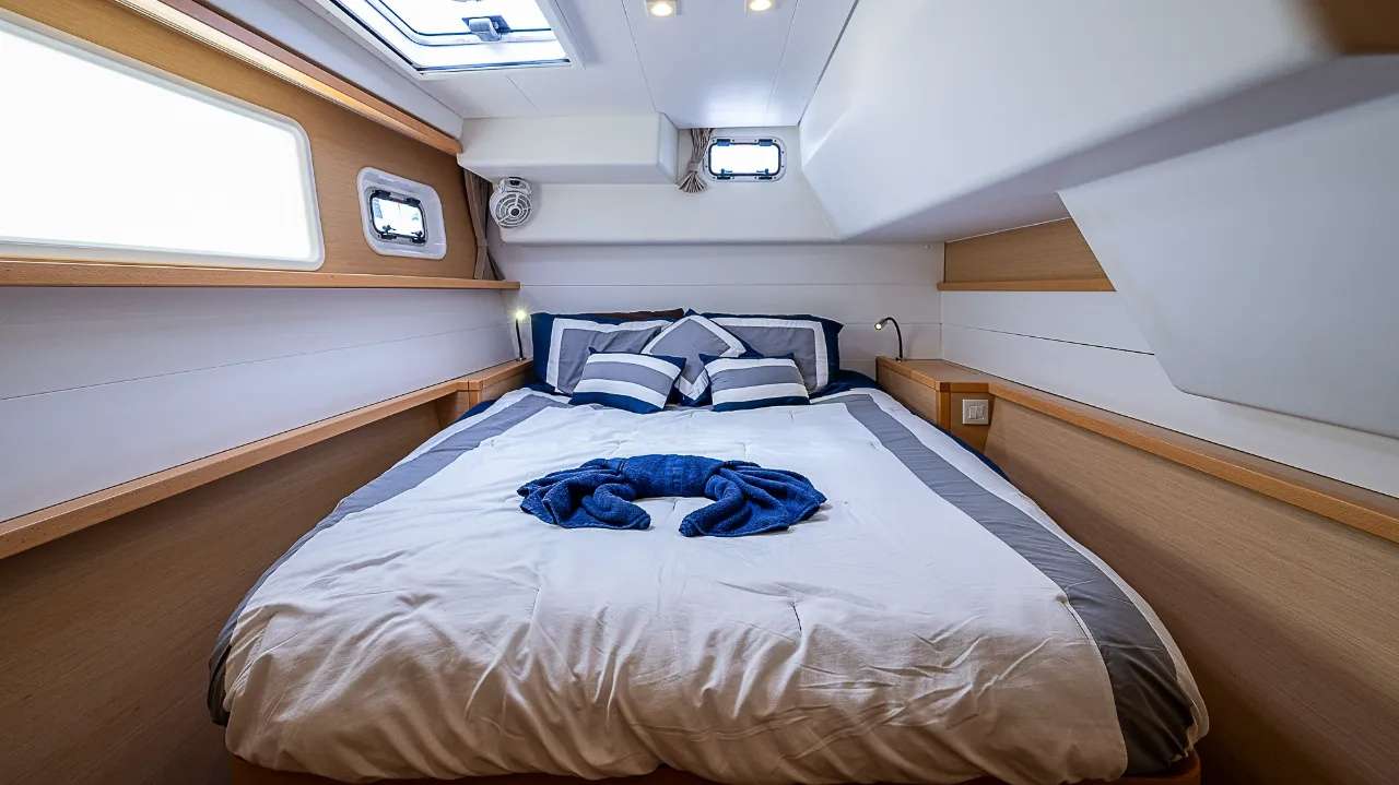 SOMEWHERE Lagoon 450F - cabin 1