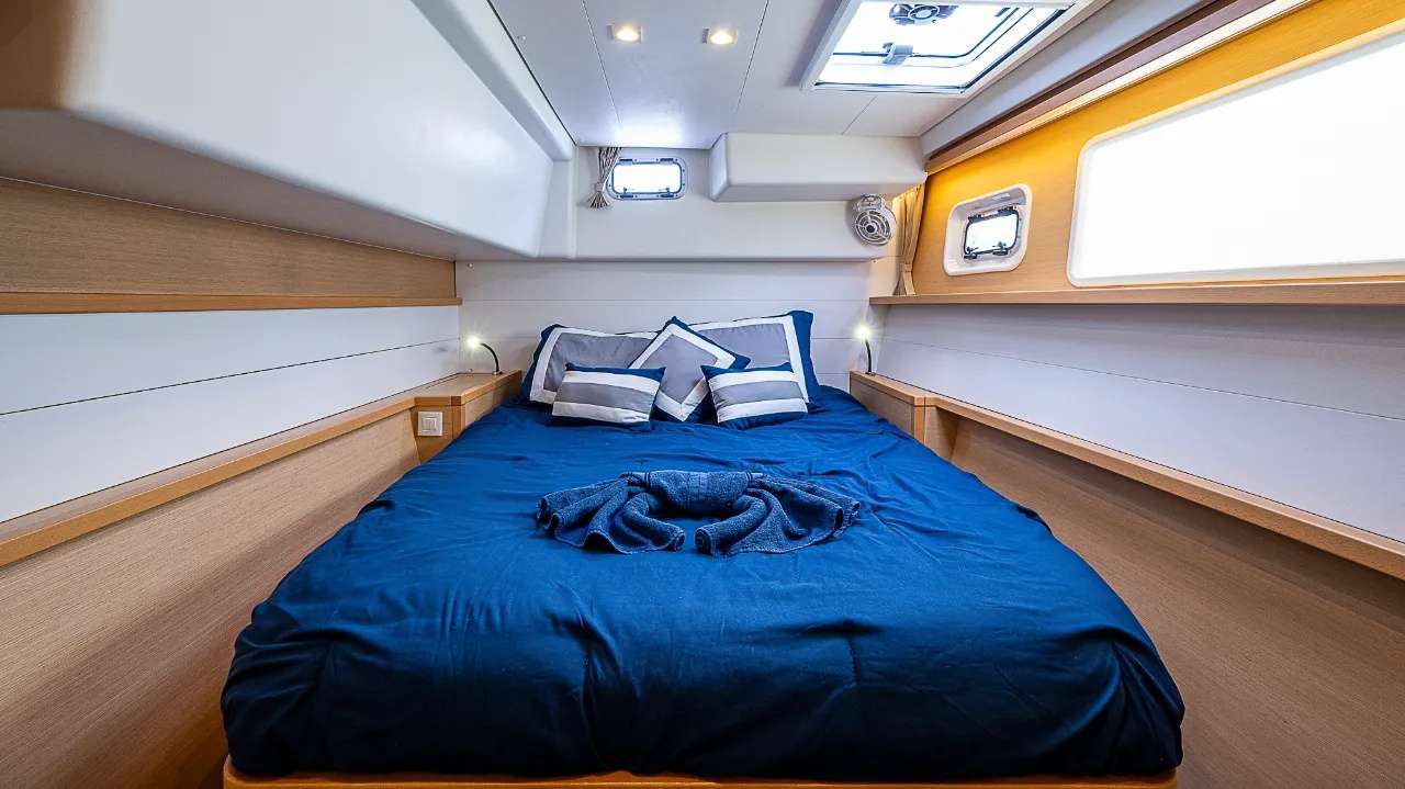 SOMEWHERE Lagoon 450F - cabin 2