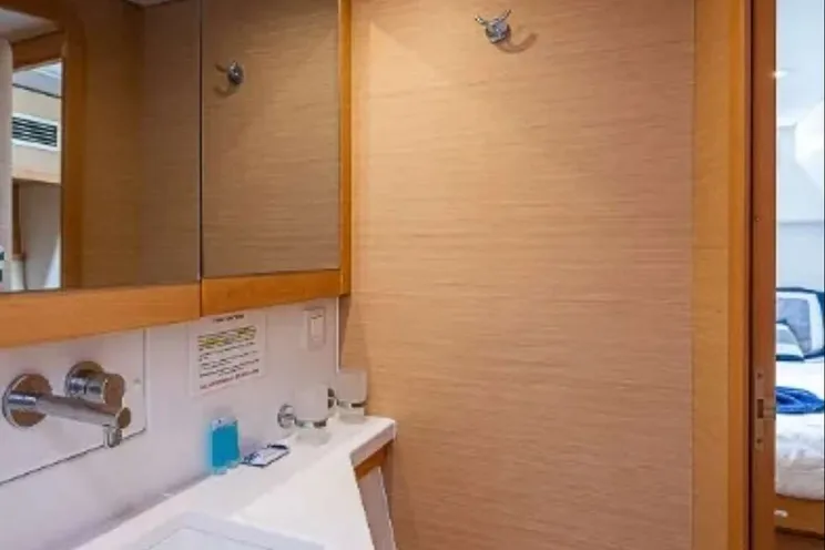 Charter Yacht SOMEWHERE - Lagoon 450F - 4 Cabins - Nassau - Exumas - Bahamas