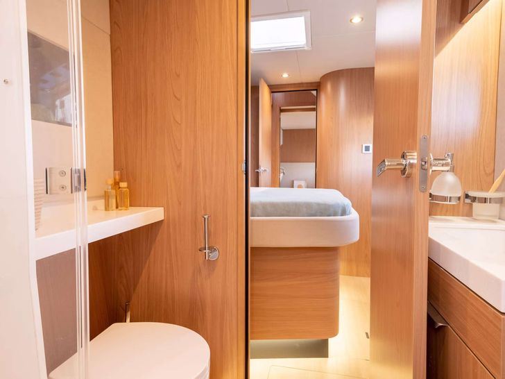 LOCATION 5.8 Bali 5.8 - VIP cabin 1 bathroom LOCATION 5.8 Bali 5.8 - VIP cabin 1 bathroom