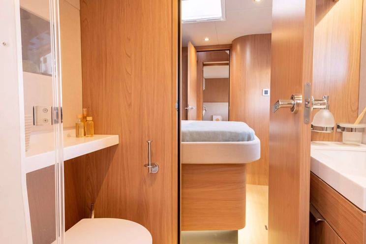 Charter Yacht LOCATION 5.8 - Bali 5.8 - 5 Cabins - Nassau - Exumas - Bahamas