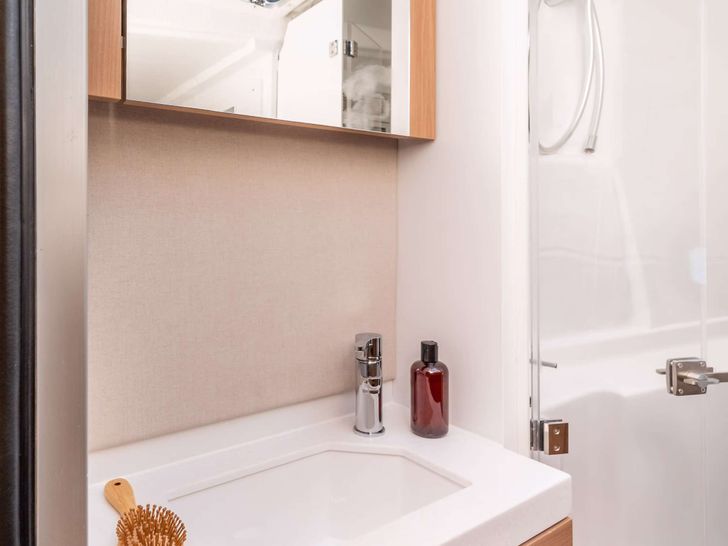 LOCATION 5.8 Bali 5.8 - VIP cabin 2 bathroom LOCATION 5.8 Bali 5.8 - VIP cabin 2 bathroom