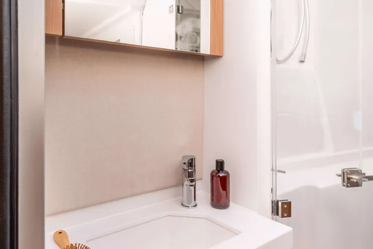 Charter Yacht LOCATION 5.8 - Bali 5.8 - 5 Cabins - Nassau - Exumas - Bahamas