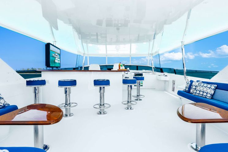 Charter Yacht ESCAPE - Hatteras 34m - 4 Cabins - Nassau - Exumas - Bahamas