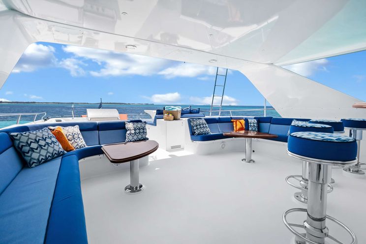 Charter Yacht ESCAPE - Hatteras 34m - 4 Cabins - Nassau - Exumas - Bahamas