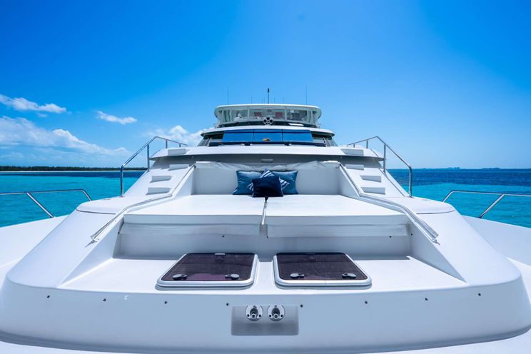 Charter Yacht ESCAPE - Hatteras 34m - 4 Cabins - Nassau - Exumas - Bahamas