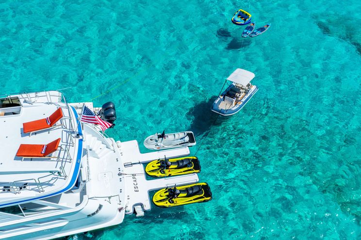 Charter Yacht ESCAPE - Hatteras 34m - 4 Cabins - Nassau - Exumas - Bahamas