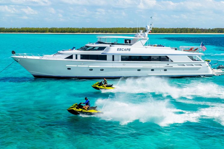 Charter Yacht ESCAPE - Hatteras 34m - 4 Cabins - Nassau - Exumas - Bahamas