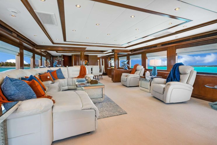 Charter Yacht ESCAPE - Hatteras 34m - 4 Cabins - Nassau - Exumas - Bahamas