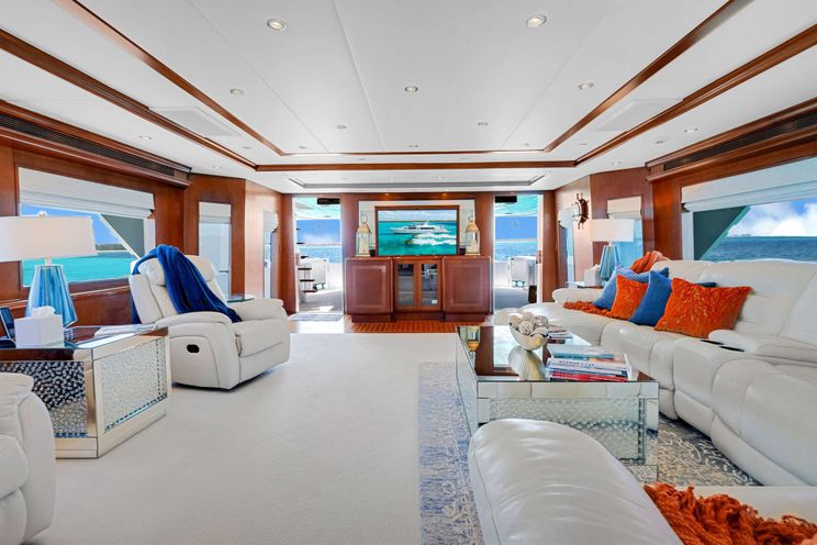 Charter Yacht ESCAPE - Hatteras 34m - 4 Cabins - Nassau - Exumas - Bahamas
