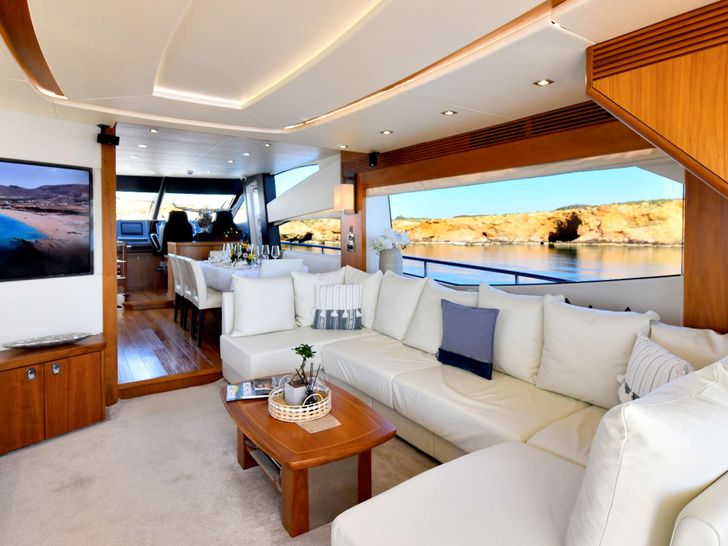 GRACE XI Sunseeker 75 - saloon seating GRACE XI Sunseeker 75 - saloon seating