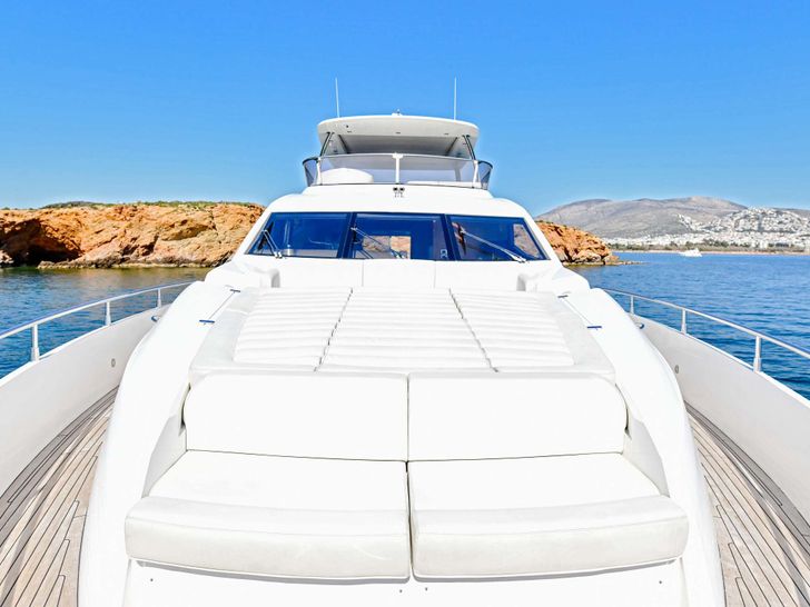 GRACE XI Sunseeker 75 - foredeck bronzing area GRACE XI Sunseeker 75 - foredeck bronzing area