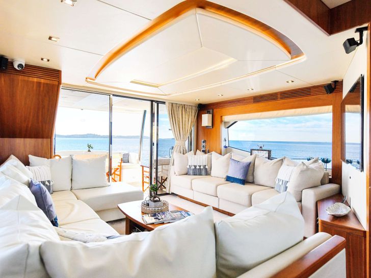 GRACE XI Sunseeker 75 - saloon GRACE XI Sunseeker 75 - saloon