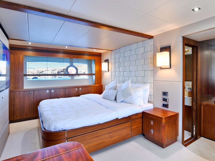 GRACE XI Sunseeker 75 - master cabin GRACE XI Sunseeker 75 - master cabin