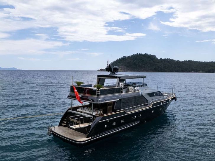 BEYEFENDI H Falcon 27m - anchored aft shot BEYEFENDI H Falcon 27m - anchored aft shot