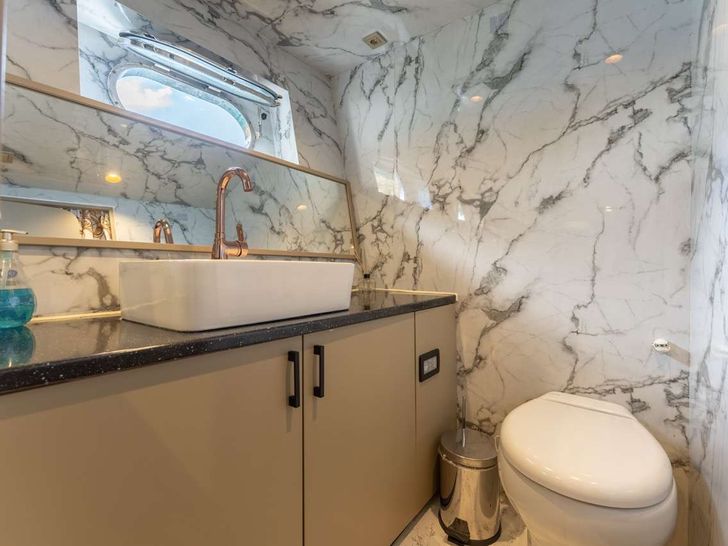 BEYEFENDI H Falcon 27m - master cabin bathroom BEYEFENDI H Falcon 27m - master cabin bathroom