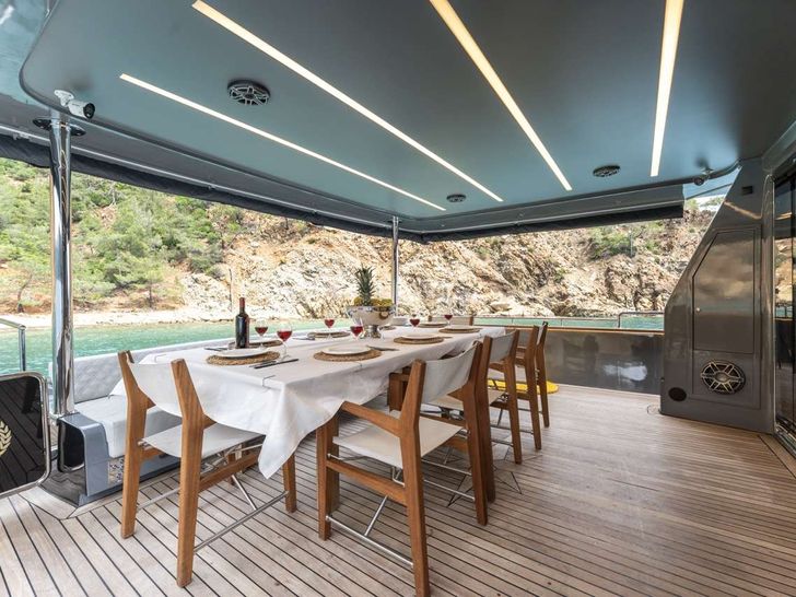 BEYEFENDI H Falcon 27m - main aft deck dining area BEYEFENDI H Falcon 27m - main aft deck dining area