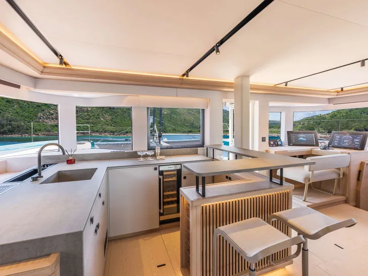 IMLADRIS Lagoon Eighty 2 - galley IMLADRIS Lagoon Eighty 2 - galley