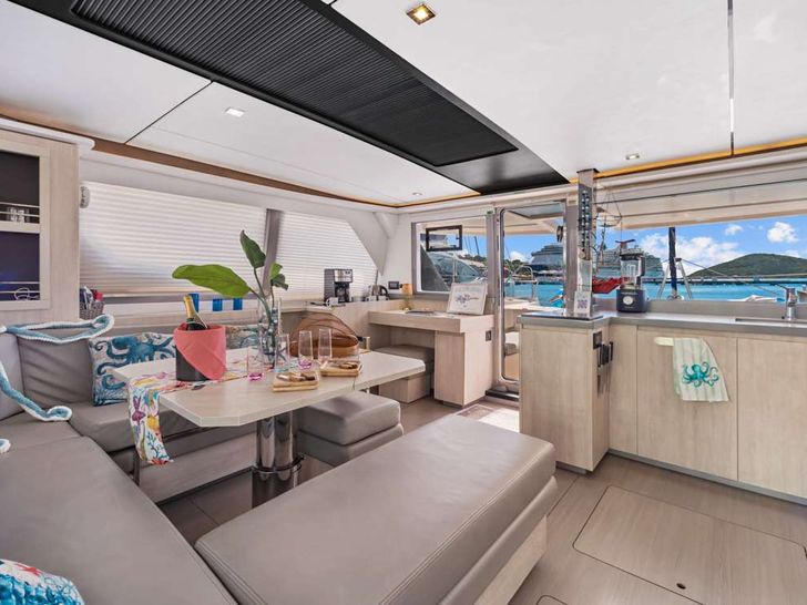 SEA DANCER Leopard 45 - Saloon and Dining Area SEA DANCER Leopard 45 - Saloon and Dining Area