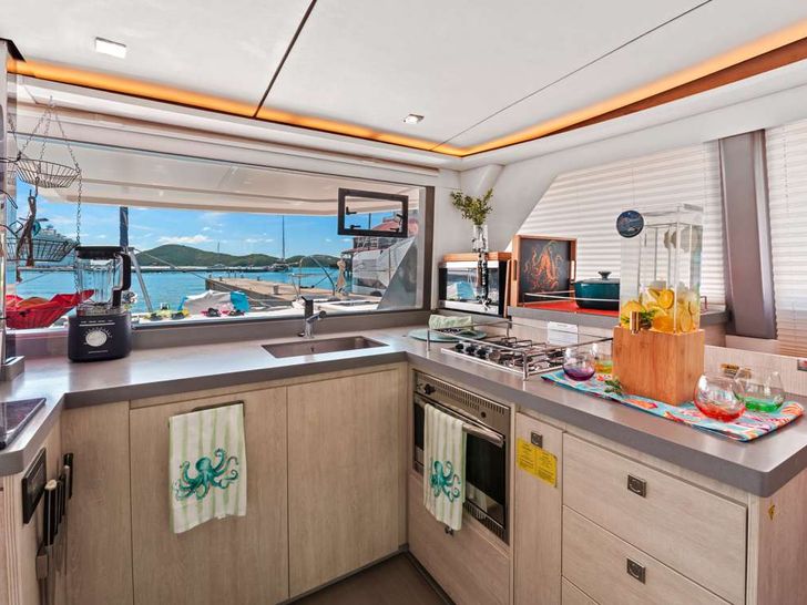 SEA DANCER Leopard 45 - Galley SEA DANCER Leopard 45 - Galley