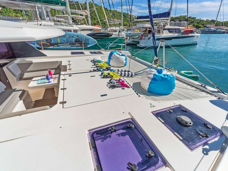 SEA DANCER Leopard 45 - Foredeck Seating and Trampolines SEA DANCER Leopard 45 - Foredeck Seating and Trampolines