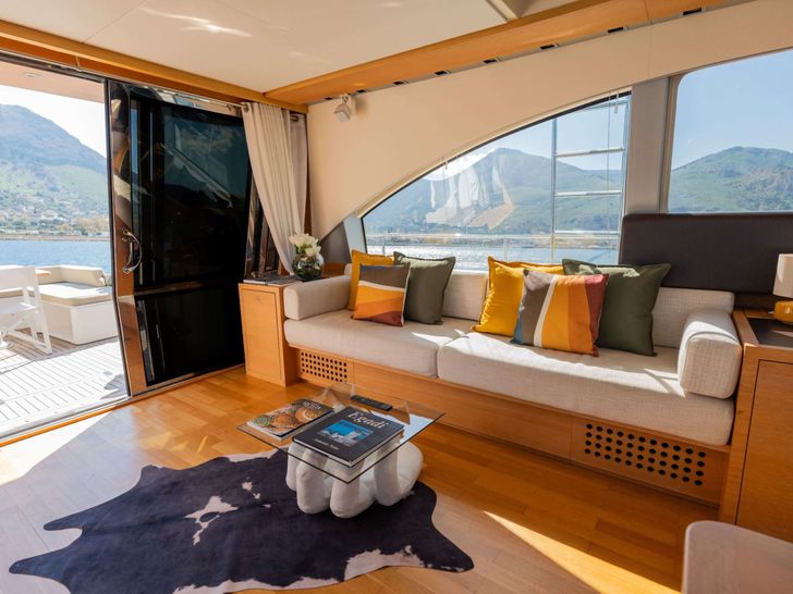 GYNAH Aicon 60 - saloon seating GYNAH Aicon 60 - saloon seating