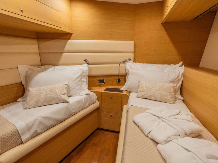 GYNAH Aicon 60 - twin cabin GYNAH Aicon 60 - twin cabin