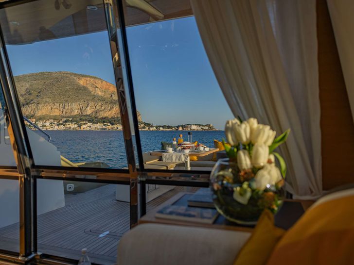 GYNAH Aicon 60 - glass window GYNAH Aicon 60 - glass window