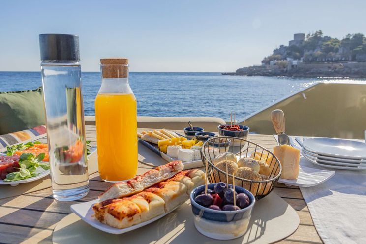 Charter Yacht GYNAH - Aicon 60 - 3 Cabins - Palermo - Sicily - Lipari - Aeolian Islands - Italy