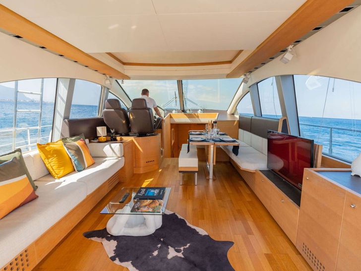 GYNAH Aicon 60 - saloon GYNAH Aicon 60 - saloon