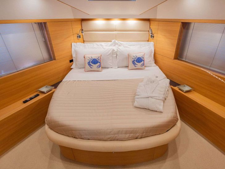 GYNAH Aicon 60 - VIP cabin GYNAH Aicon 60 - VIP cabin