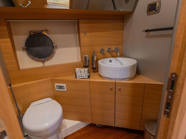 GYNAH Aicon 60 - VIP cabin bathroom GYNAH Aicon 60 - VIP cabin bathroom