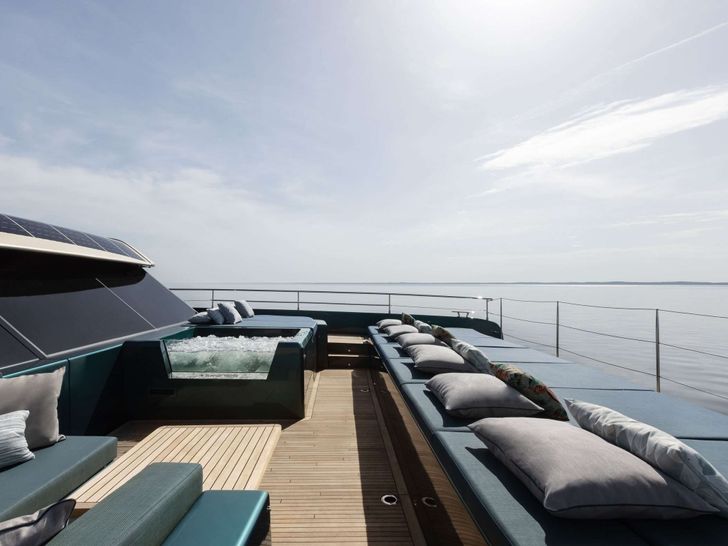MATTEA Sunreef 80 Power - foredeck lounge and bronzing areas MATTEA Sunreef 80 Power - foredeck lounge and bronzing areas