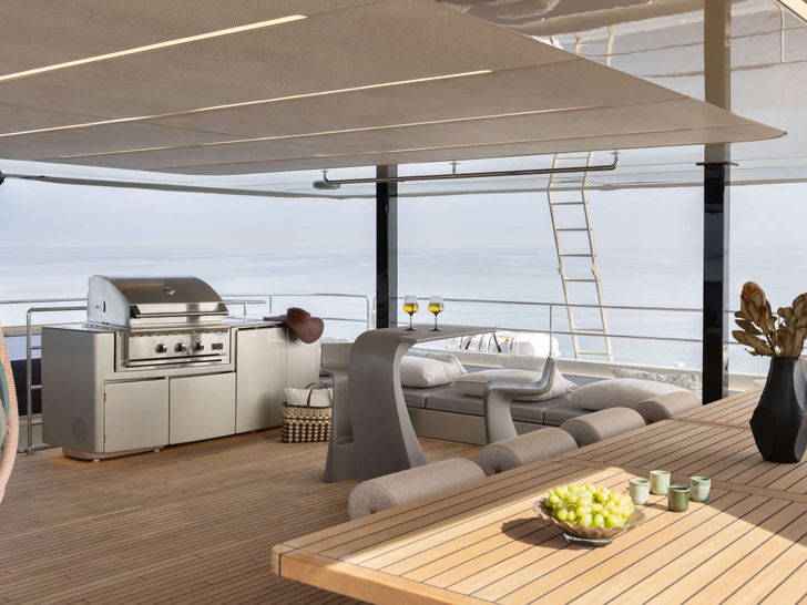 MATTEA Sunreef 80 Power - flybridge amenities MATTEA Sunreef 80 Power - flybridge amenities