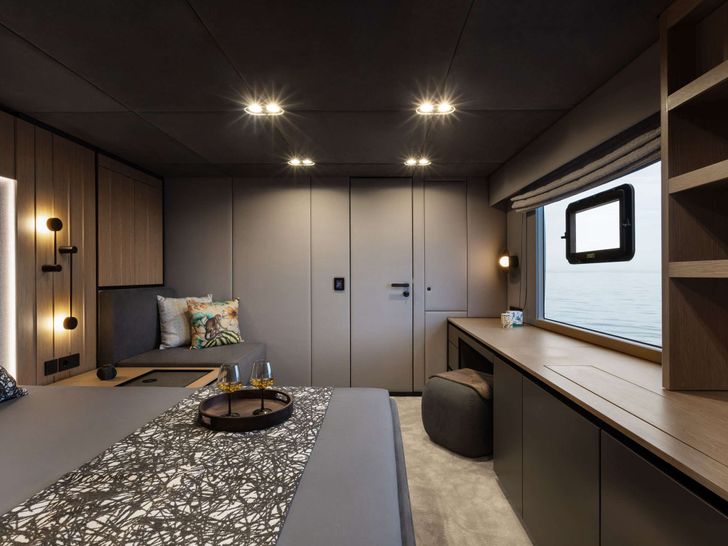 MATTEA Sunreef 80 Power - master cabin bed MATTEA Sunreef 80 Power - master cabin bed