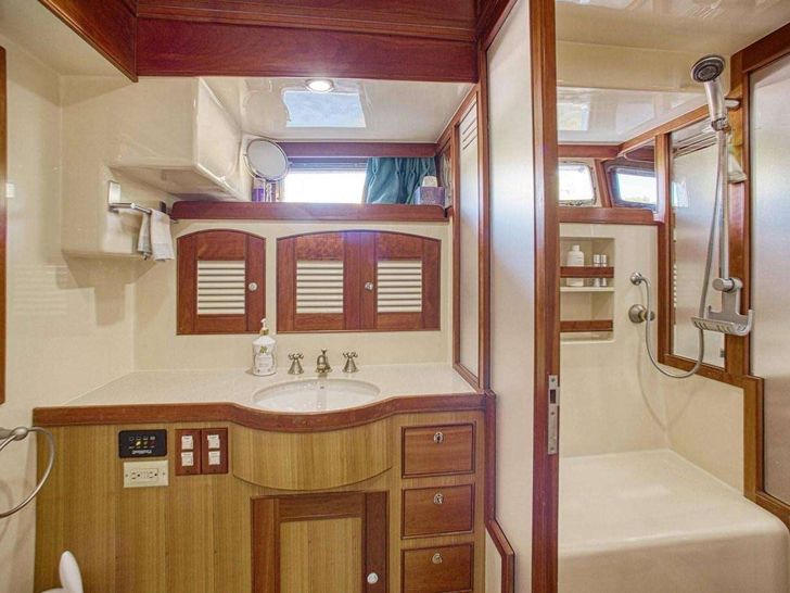 WHAT'S NEXT Marlow 74 - master cabin bathroom WHAT'S NEXT Marlow 74 - master cabin bathroom